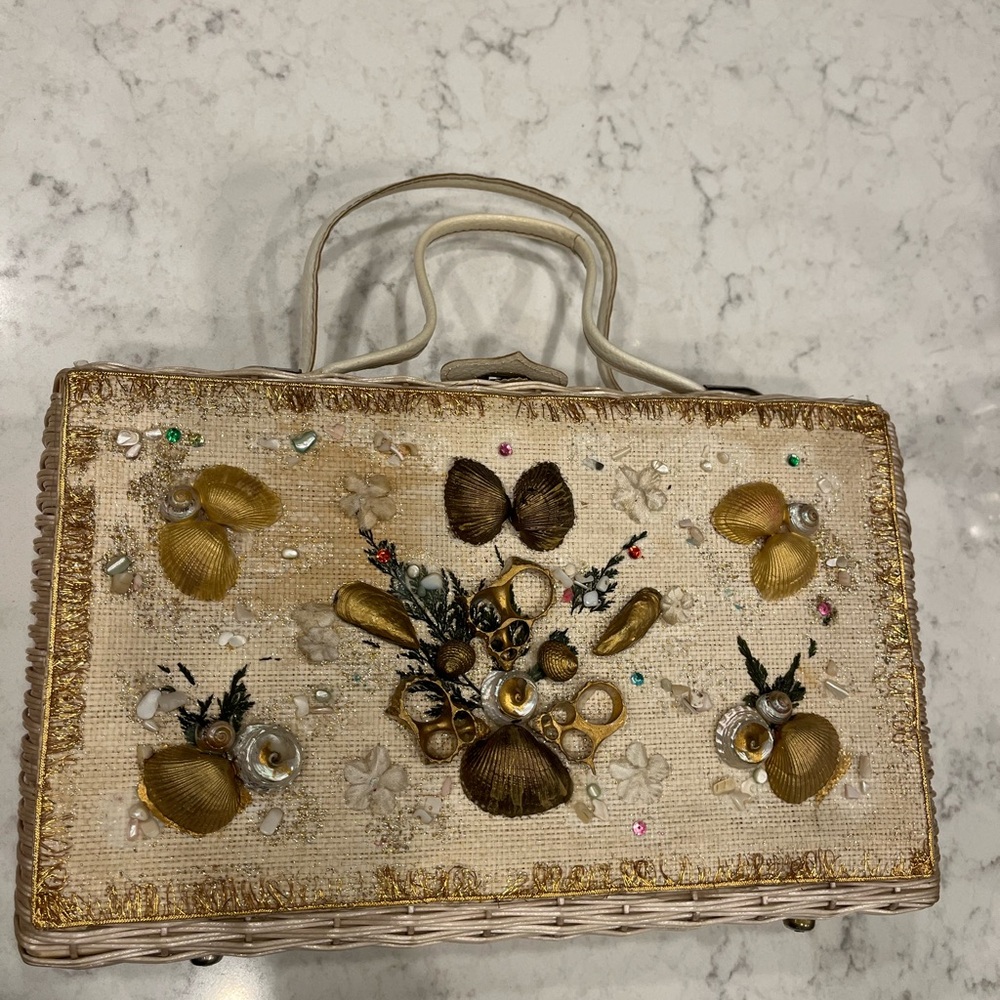 Vintage 1960s White Wicker Box Bag Ornate &Decorative Seashell Embellishments